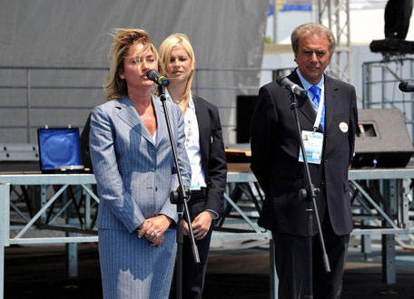 La cerimonia dell'alzabandiera